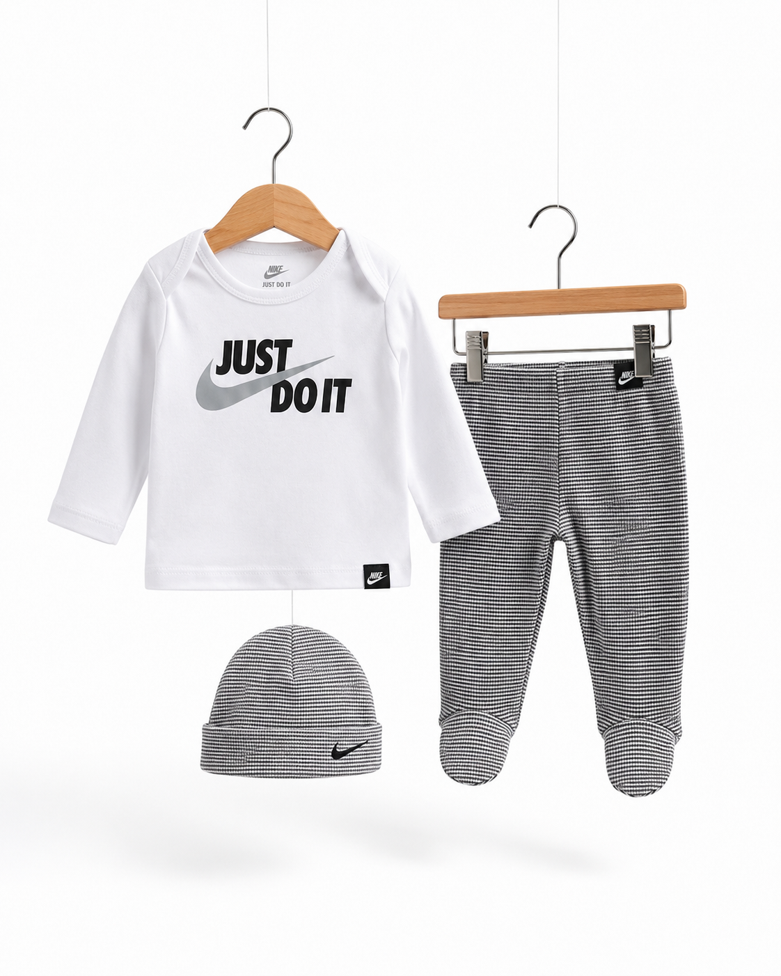 Conjunto Nike “Just Do It” 3 Piezas Bebé — Camiseta, Pantalón y Gorrito Original