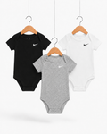 Set 3x Mameluco Nike, vario color, Negro, Gris, Blanco de 6 a 9 Meses