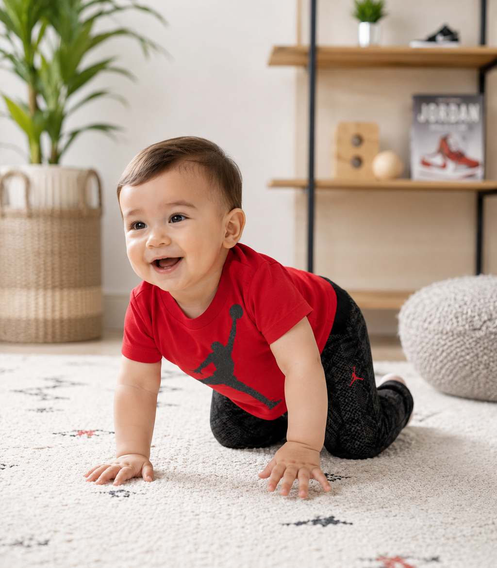 Conjunto Nike Jordan, 2 Piezas — Bebé Camiseta, Pantalón 6 a 9 meses